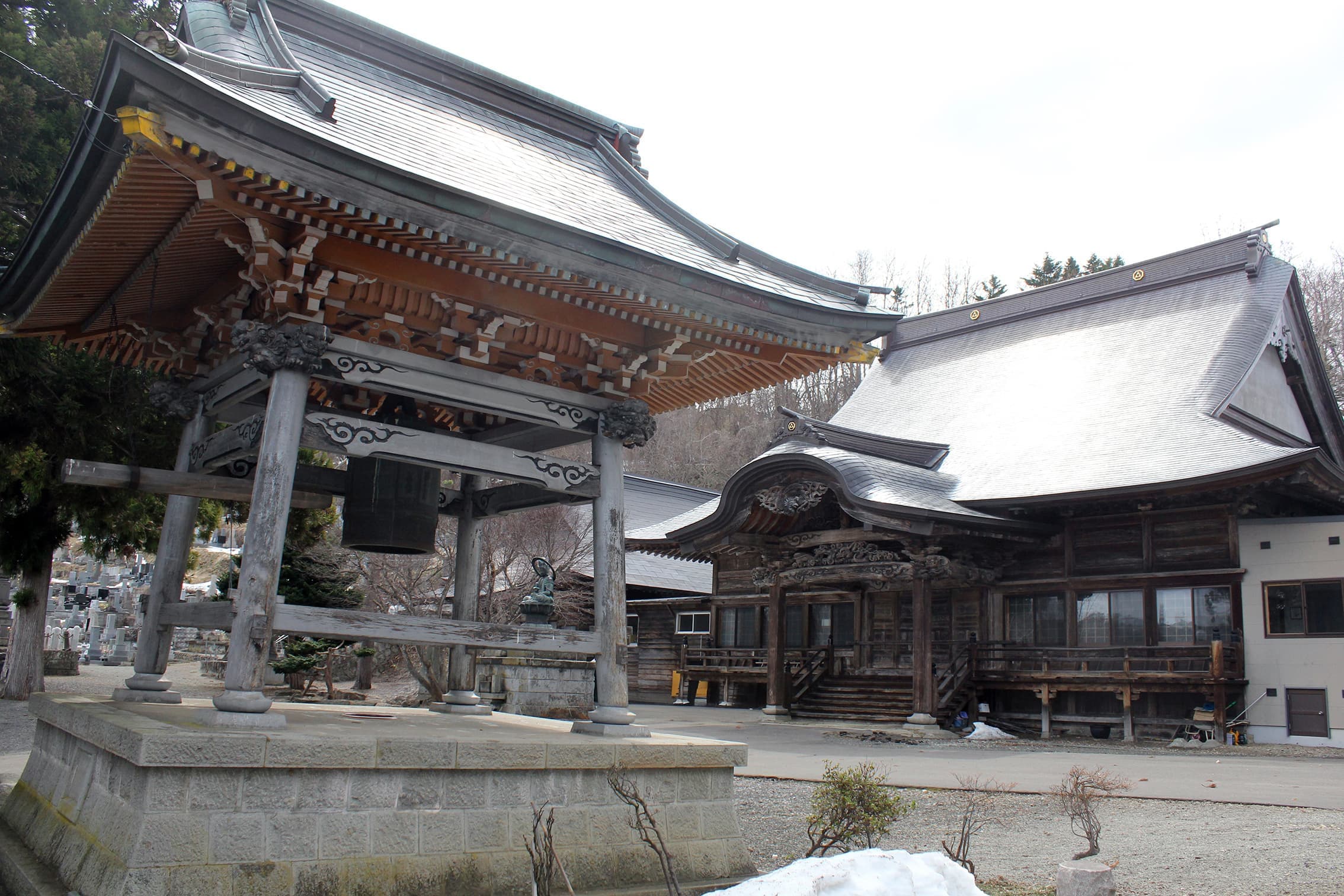 永全寺本堂と鐘楼